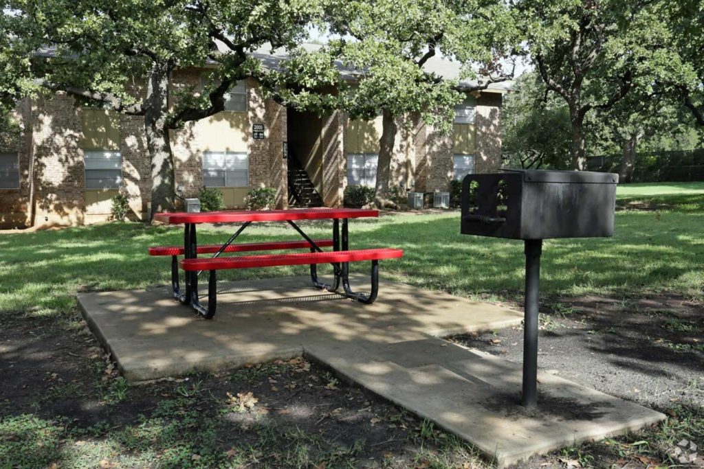 Park Grove Square Apartments in Irving; One two three bedroom pet friendly apartment homes in Dallas TX DFW Grand Prairie